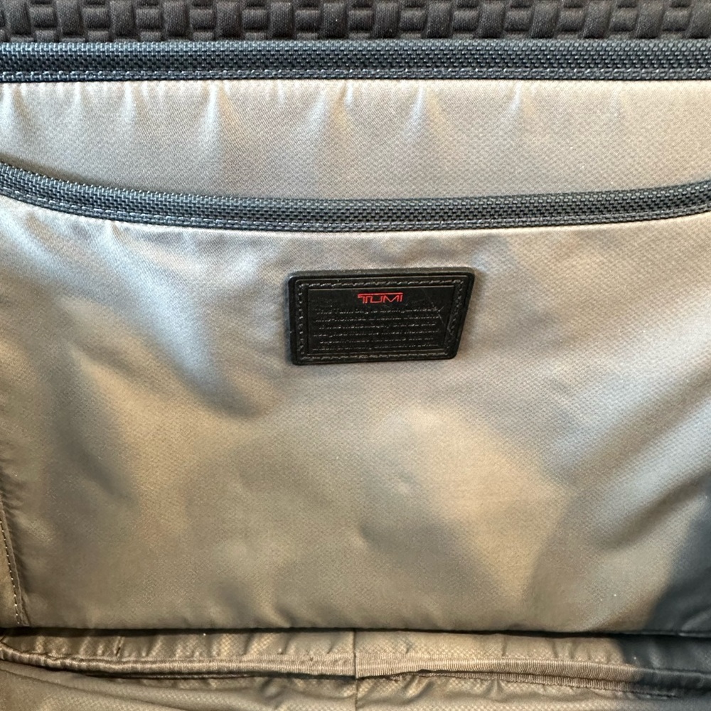 Tumi expandable black organizer laptop briefcase for men or women - Picture 7 of 10